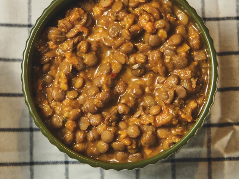 Bowl de lentejas con avena y longaniza