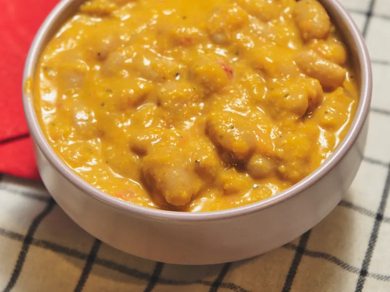 Plato de porotos con mazamorra reci&eacute;n servido